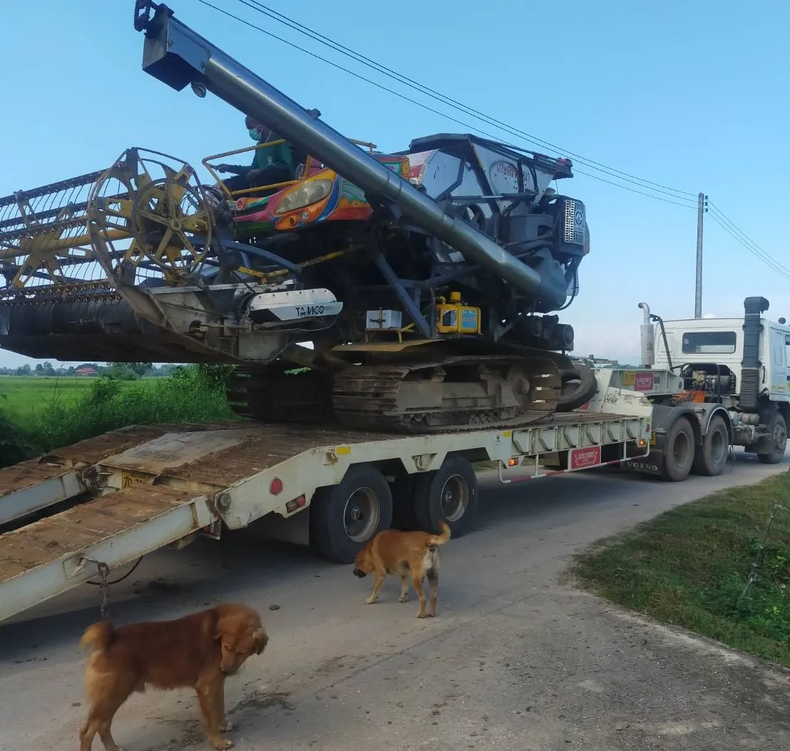 รถเทลเลอร์หางปลาบรรทุกขนย้ายรถเกี่ยวนวดข้าว - บริการรับขนย้ายรถไถนา รถเกี่ยวนวดข้าว ทั่วประเทศ โทร 0891824604 ,0825566214 บริษัทขนย้ายรถไถ